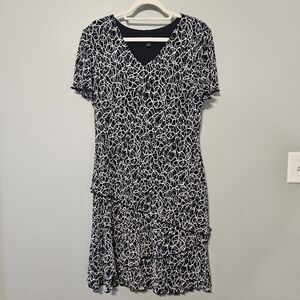 Chic Tiered Navy and White Dress